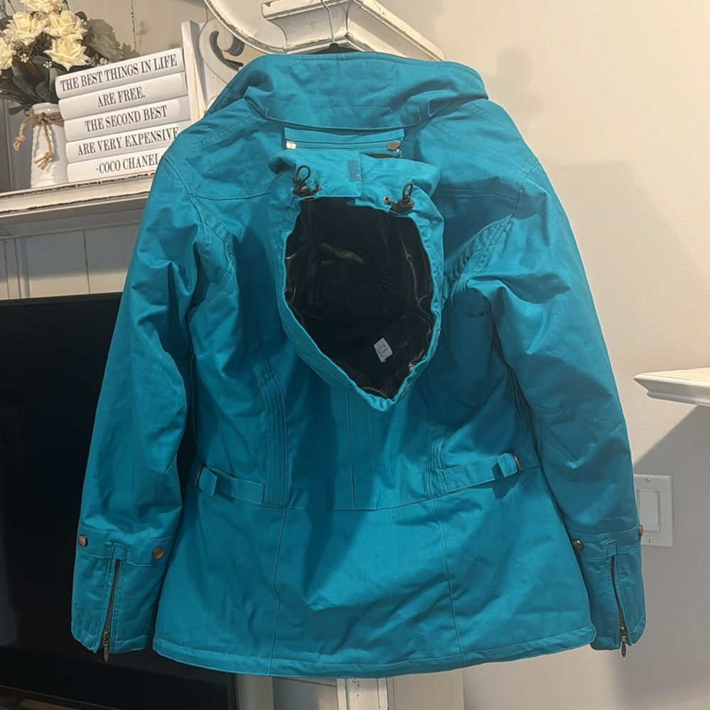 Obermeyer Ski/Snowboard Jacket with Detachable Hood - Picture 11 of 13